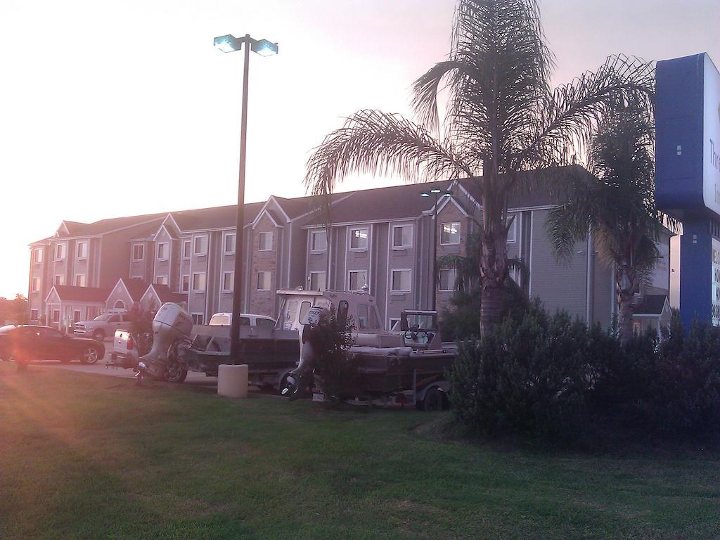 Three Rivers Inn & Suites ポートアーサー エクステリア 写真