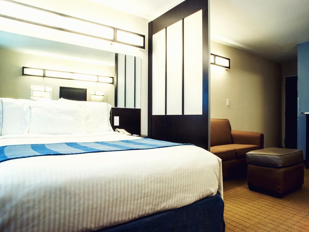 Three Rivers Inn & Suites ポートアーサー 部屋 写真